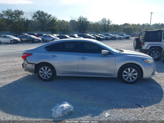 Nissan Altima Image 9