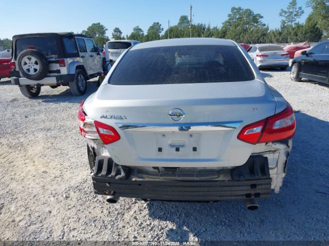 Nissan Altima Image 15