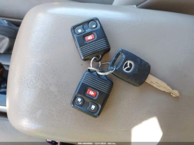 Mazda Tribute S Image 7