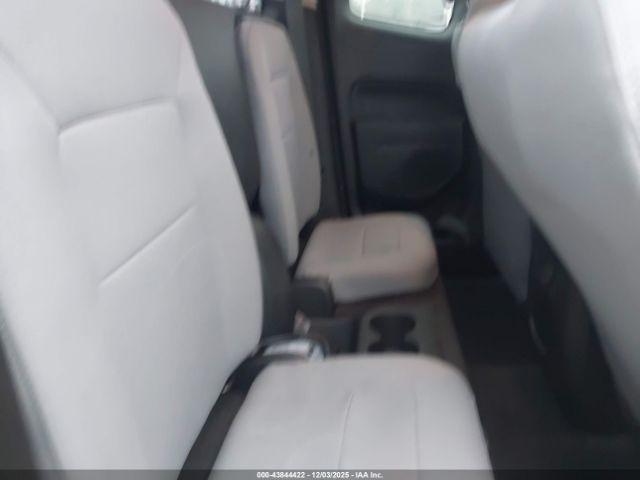 Chevrolet Colorado Wt Image 3