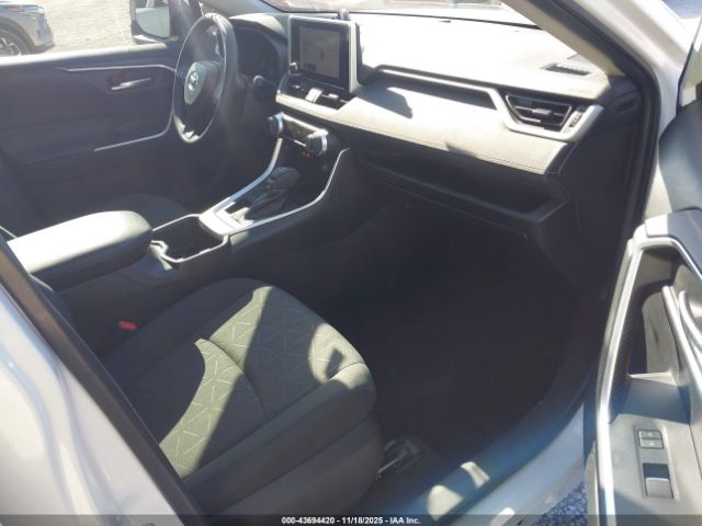 Toyota RAV4 Xle Image 12