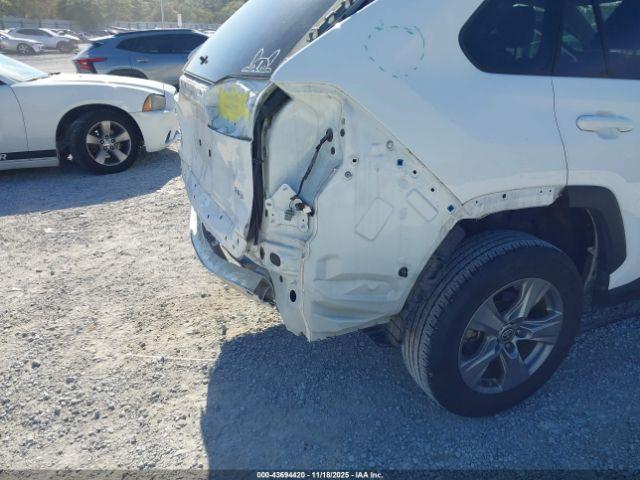 Toyota RAV4 Xle Image 11