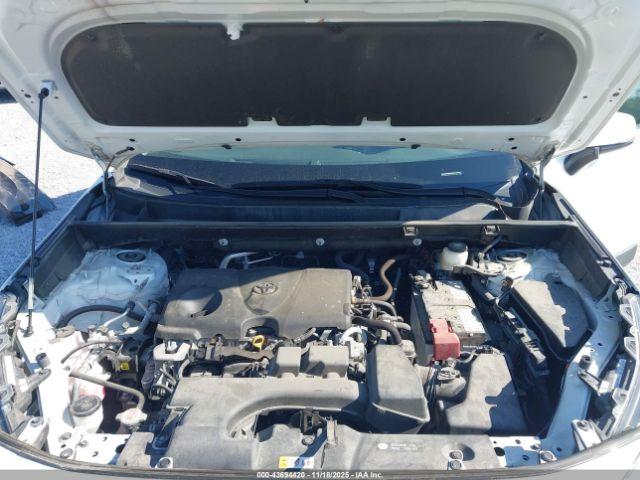 Toyota RAV4 Xle Image 8