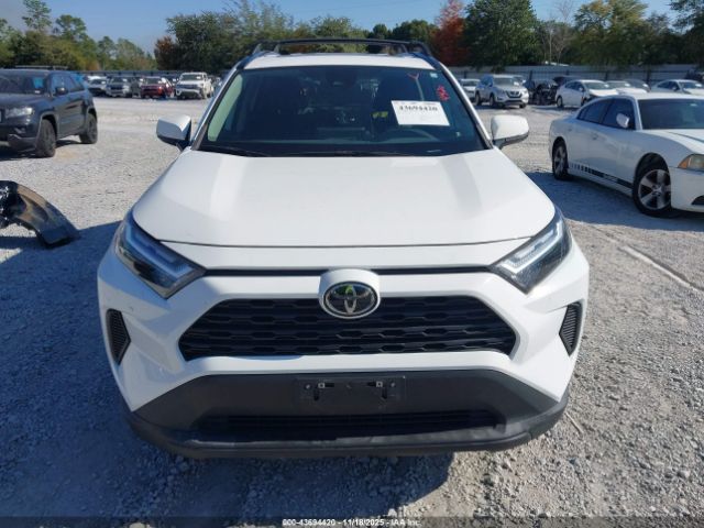 Toyota RAV4 Xle Image 4