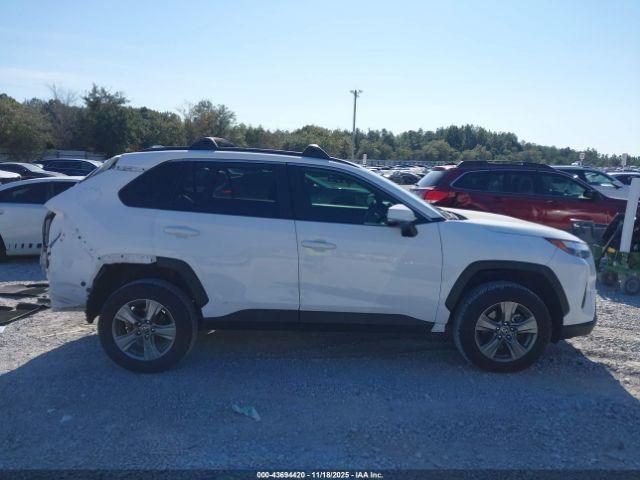 Toyota RAV4 Xle Image 15