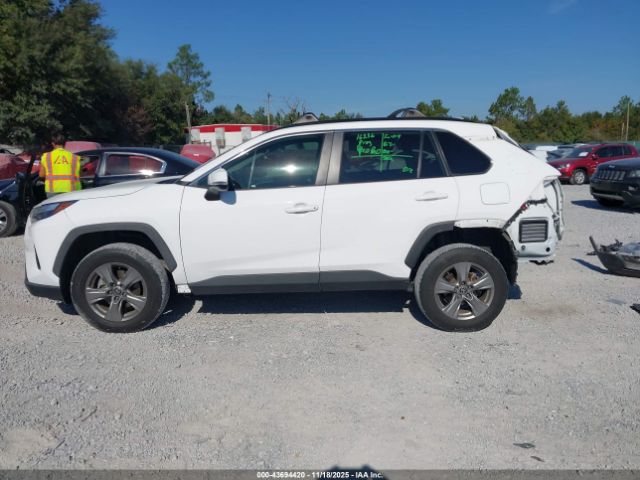 Toyota RAV4 Xle Image 10