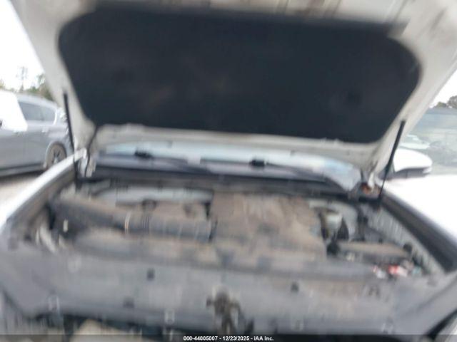 Toyota 4Runner Limited Image 4