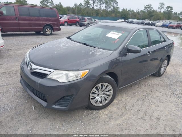 Toyota Camry Le Image 4
