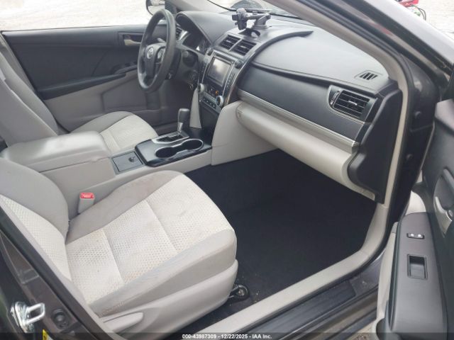 Toyota Camry Le Image 7