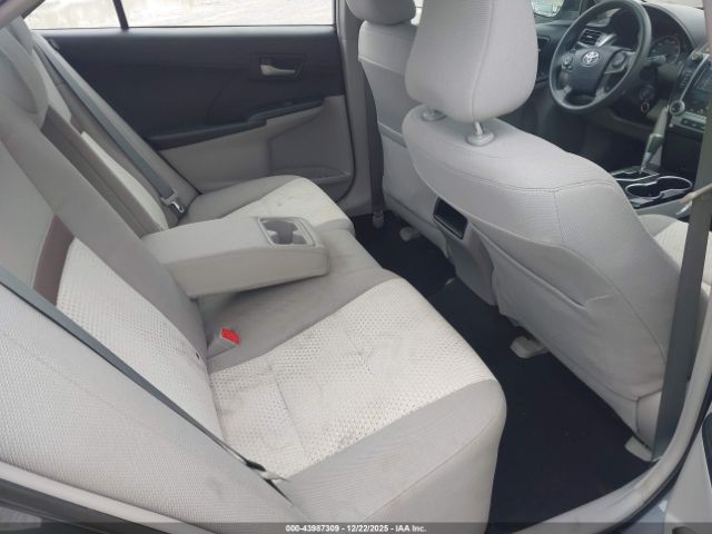 Toyota Camry Le Image 2