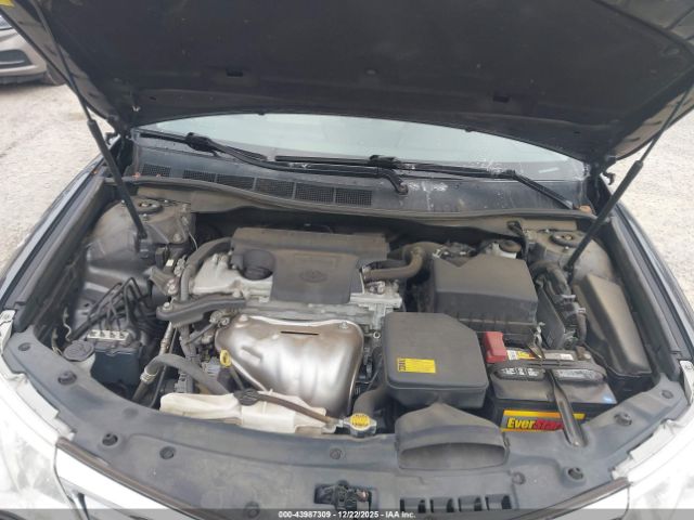 Toyota Camry Le Image 10