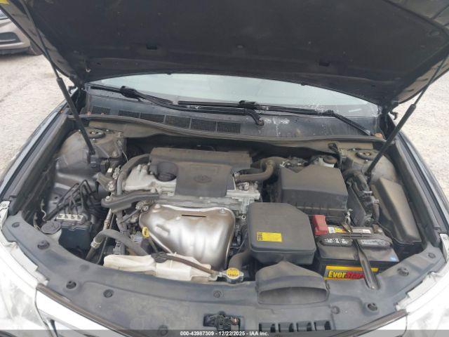 Toyota Camry Le Image 10