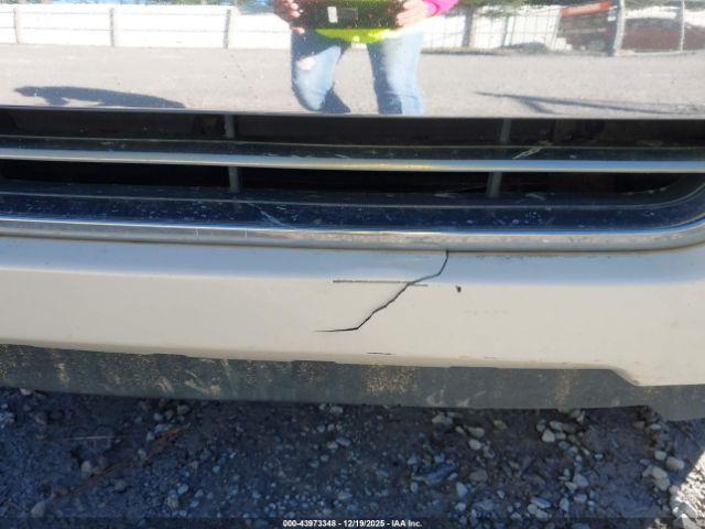 Ford Explorer Limited Image 8