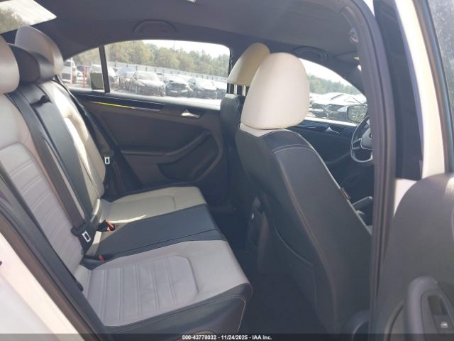 Volkswagen Jetta 1.8t Sport Image 16