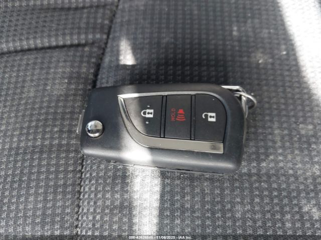 Toyota RAV4 Le Image 6