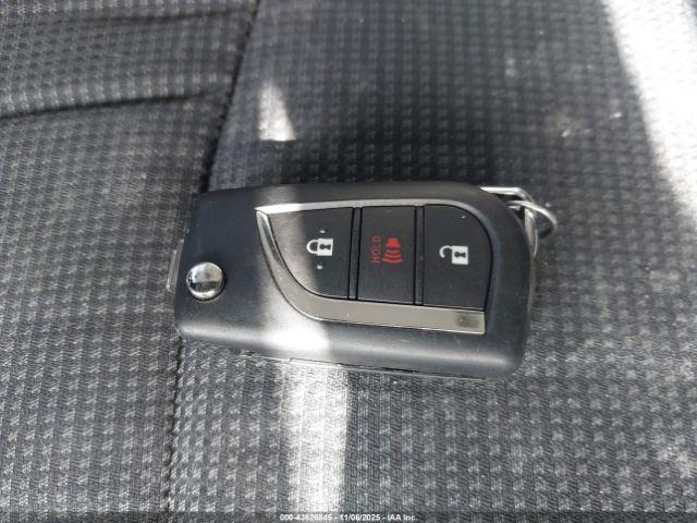 Toyota RAV4 Le Image 6