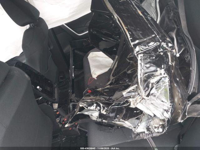 Toyota RAV4 Le Image 12