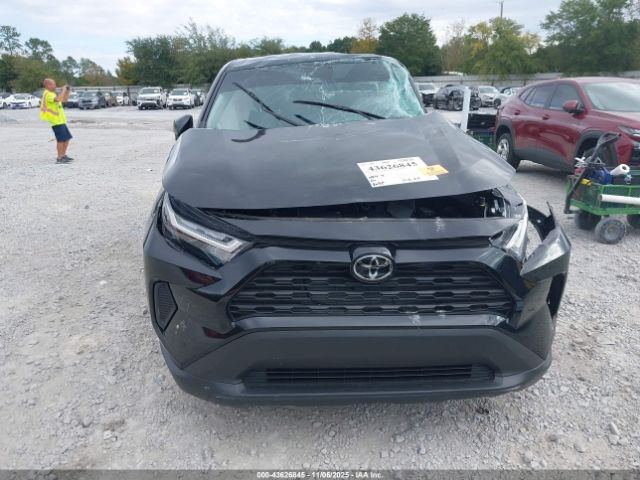 Toyota RAV4 Le Image 7