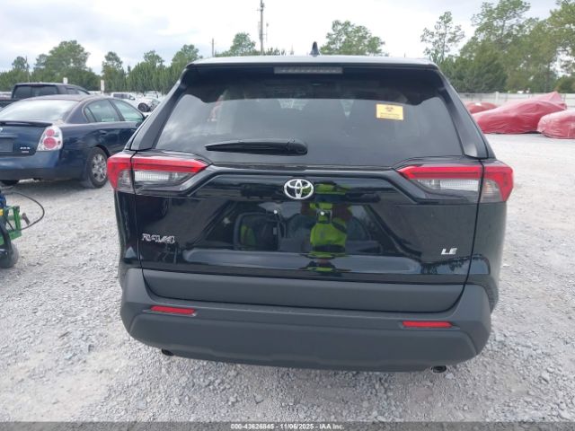 Toyota RAV4 Le Image 17