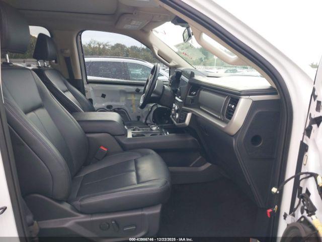 Ford Expedition Xlt Image 15