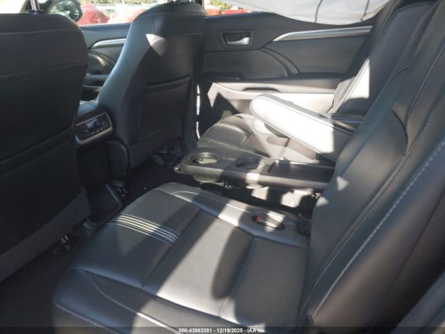 Toyota Highlander Se Image 7