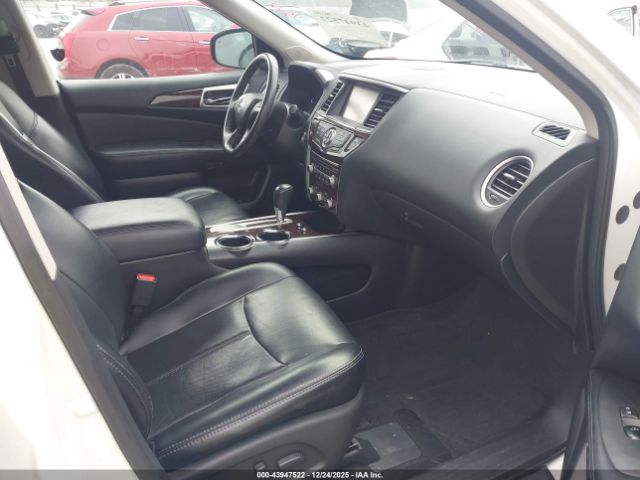 Nissan Pathfinder Platinum Image 2