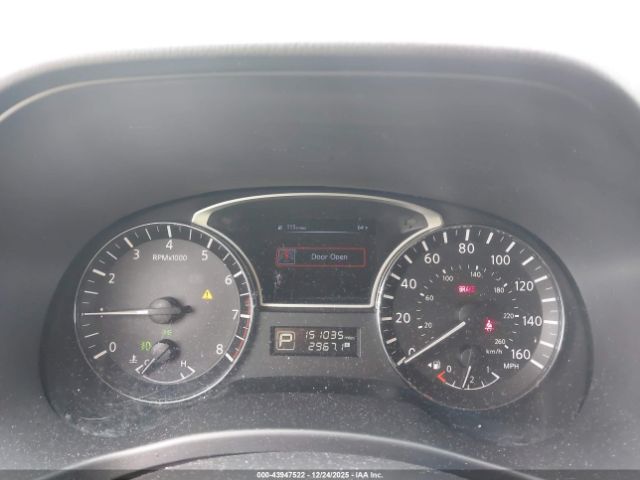 Nissan Pathfinder Platinum Image 3