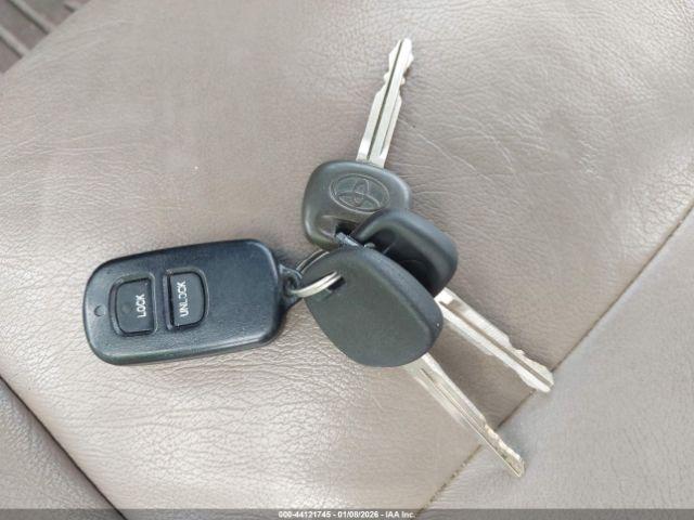 Toyota Sequoia Limited V8 Image 8