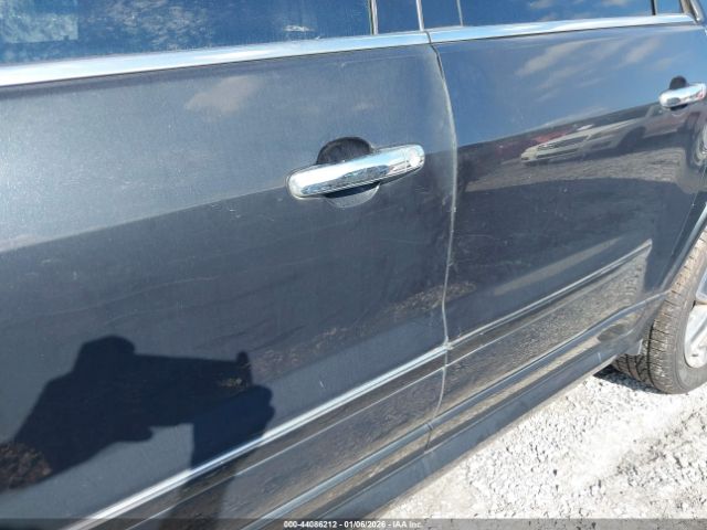 GMC Acadia Denali Image 2