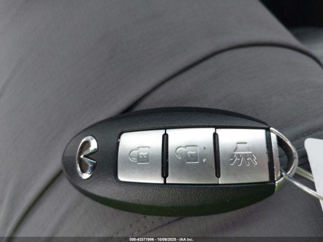 INFINITI Ex Journey Image 16