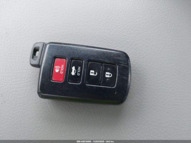 Toyota Camry Xle V6 Image 8