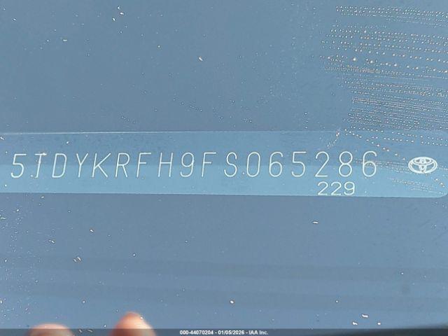 Toyota Highlander Limited V6 Image 9