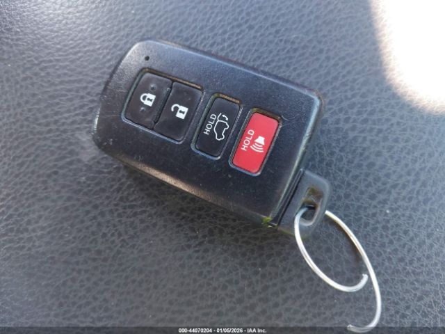 Toyota Highlander Limited V6 Image 12