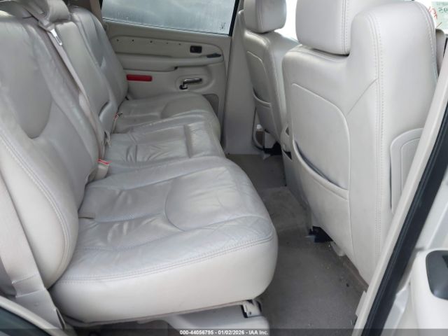 Cadillac Escalade Standard Image 10