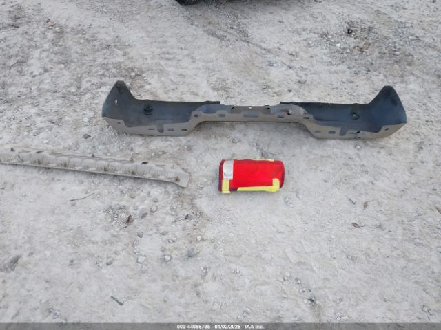 Cadillac Escalade Standard Image 12