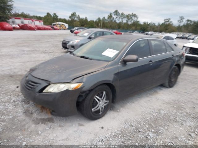 Toyota Camry Le Image 10