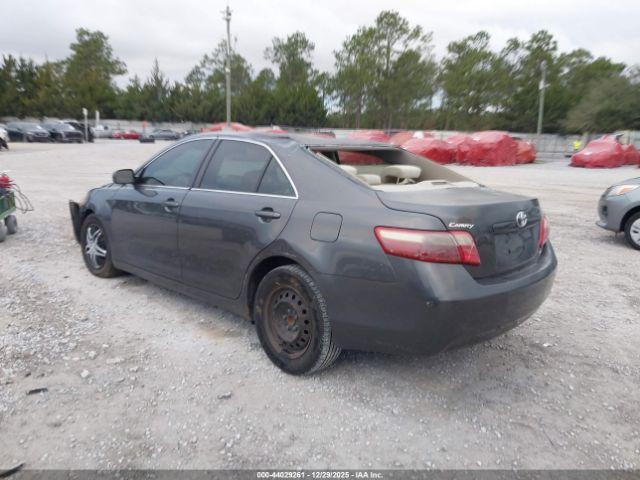 Toyota Camry Le Image 3