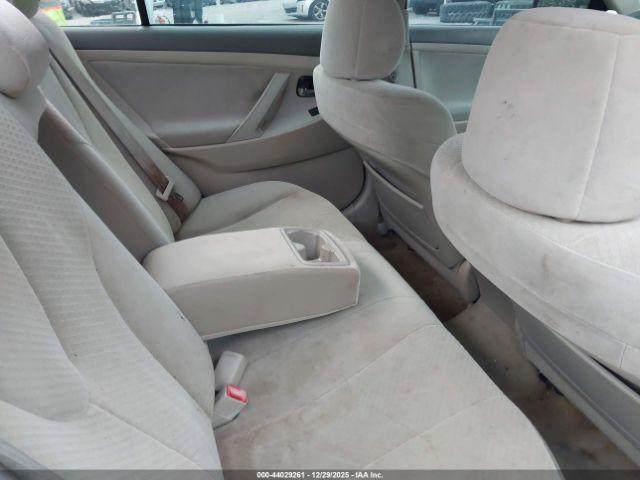 Toyota Camry Le Image 13