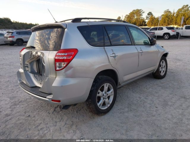 Toyota RAV4 Image 16