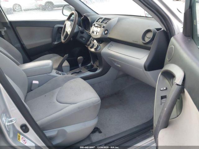 Toyota RAV4 Image 15