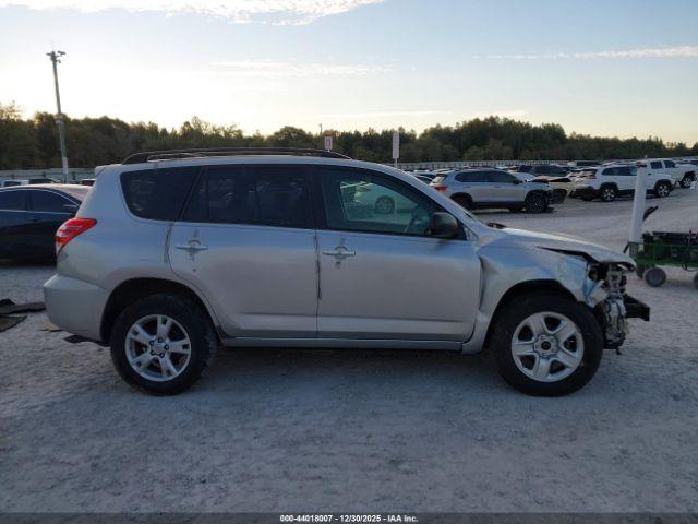 Toyota RAV4 Image 10