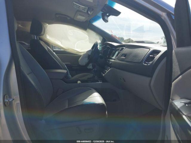 Kia Sedona Sx Image 16