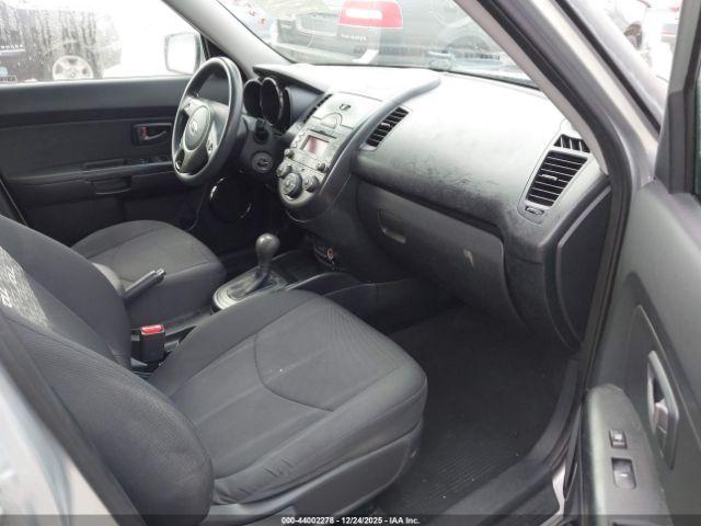 Kia Soul + Image 16