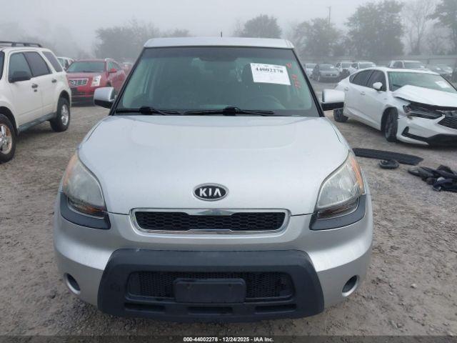 Kia Soul + Image 12