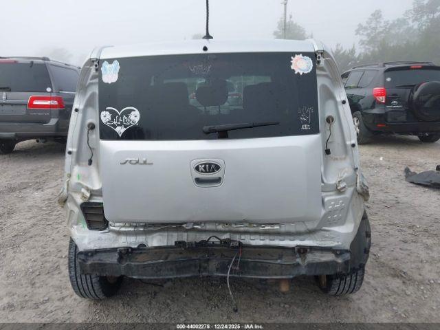 Kia Soul + Image 11