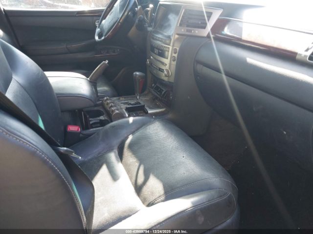 Lexus LX 570 Image 3