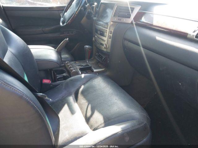 Lexus LX 570 Image 3
