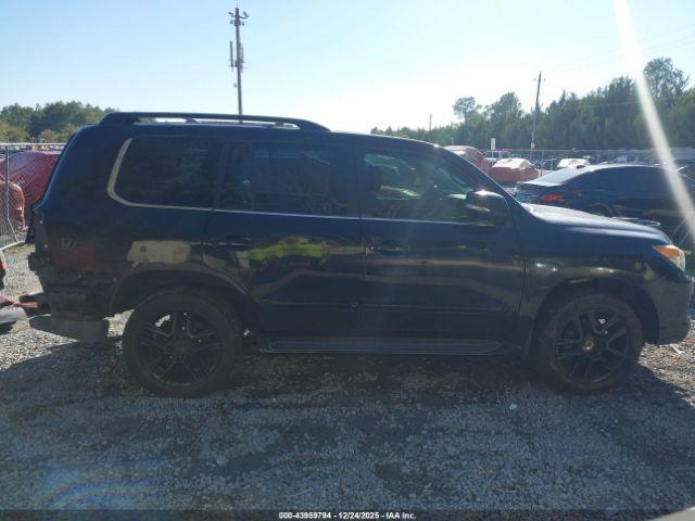 Lexus LX 570 Image 10