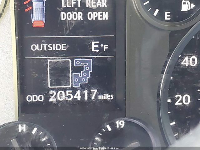 Lexus LX 570 Image 16