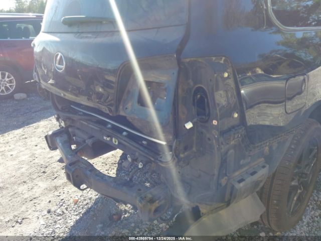 Lexus LX 570 Image 17